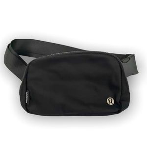NWT 🖤 Lululemon Everywhere 1L Belt Bag Black
Fanny Pack Nylon. Factory Sealed.